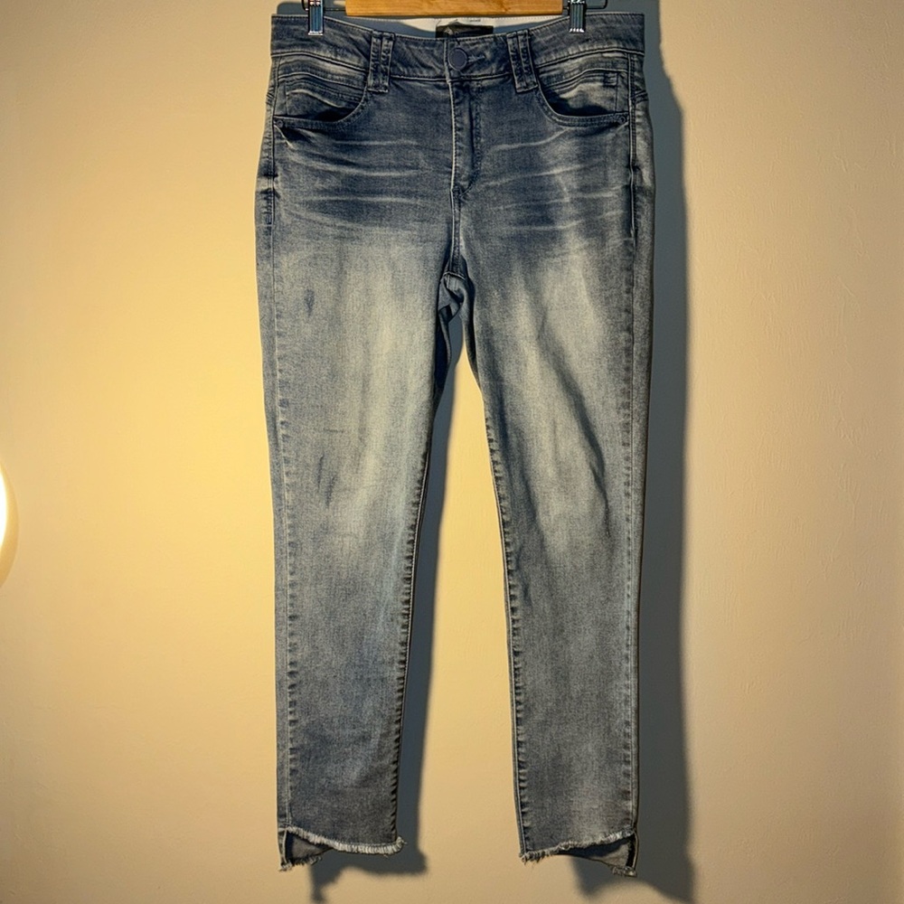Democracy Ab Technology High Rise Women’s Size 10 Light Blue Jeans fringe hem